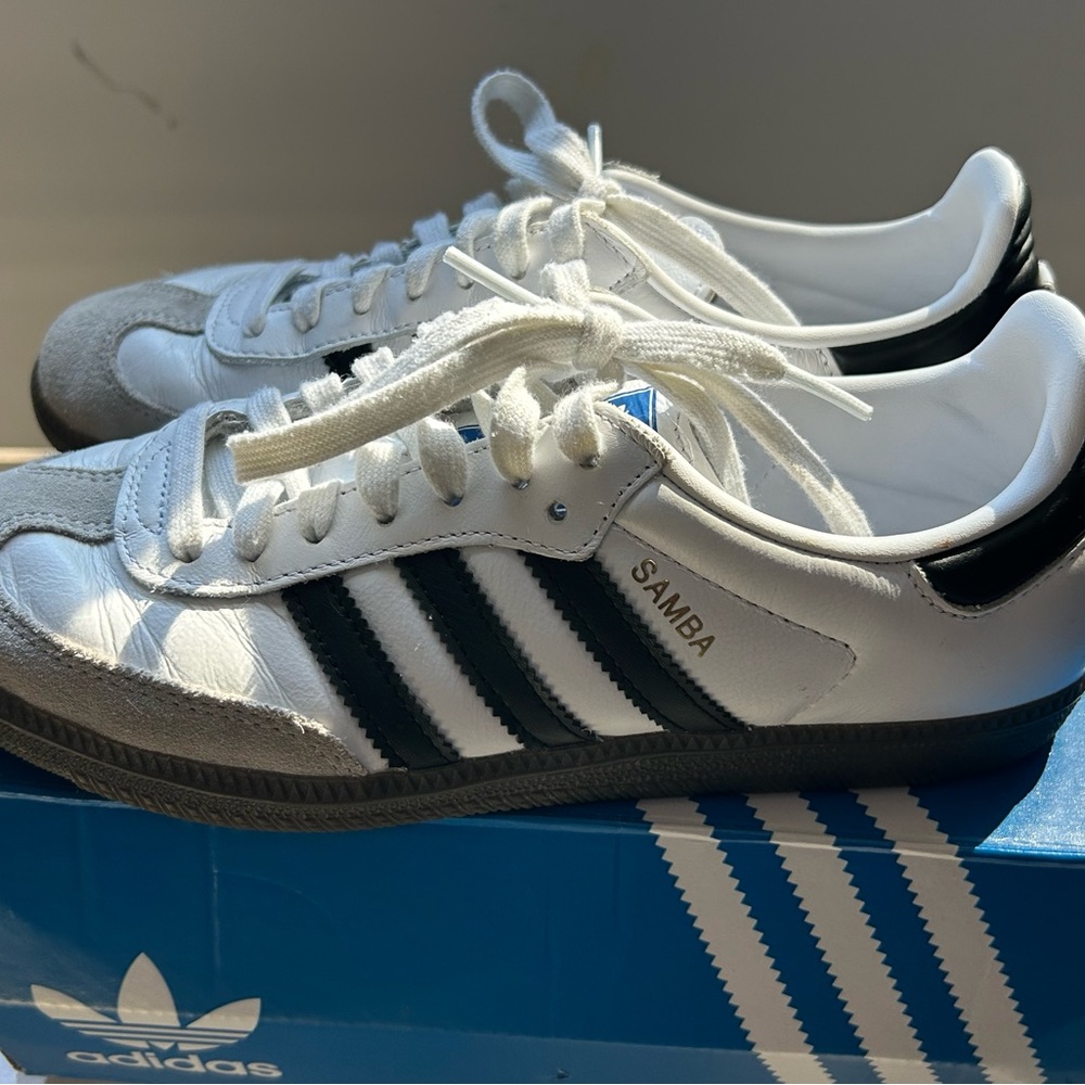Like new condition Adidas Samba’s